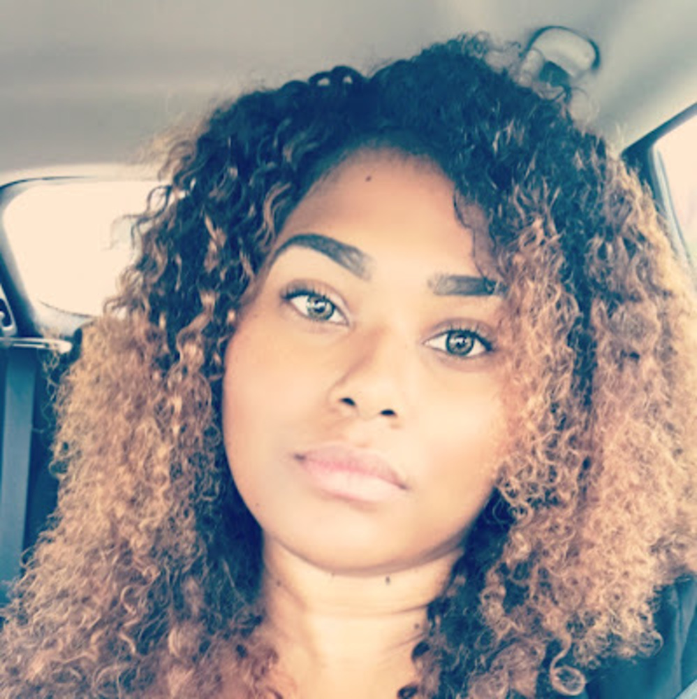 Meet your Posher, Yanna